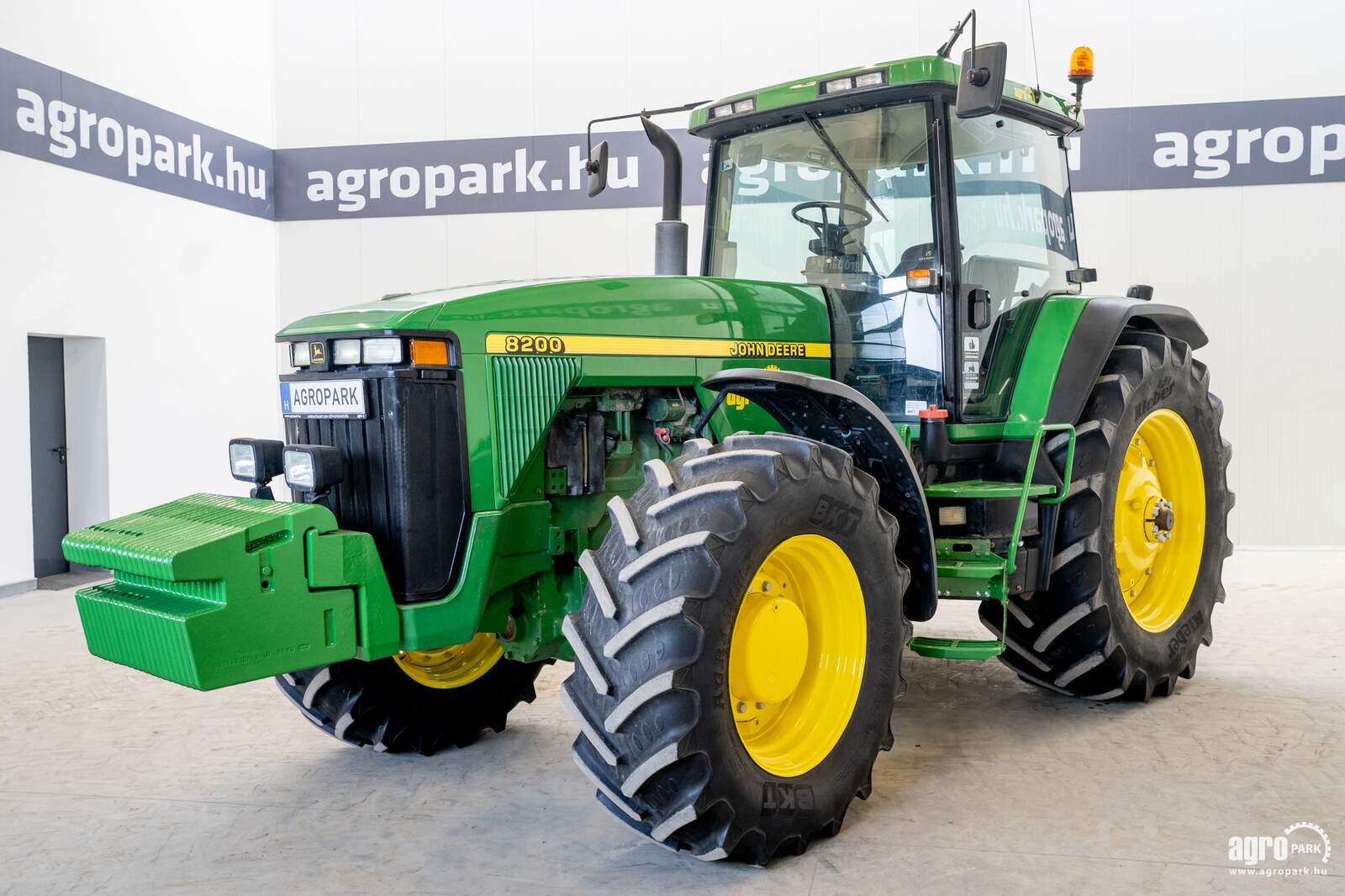 John Deere 8200 12824 zem r s AGROPARK Case Claas John Deere John deere 8200 12824 zem r s agropark case claas john deere