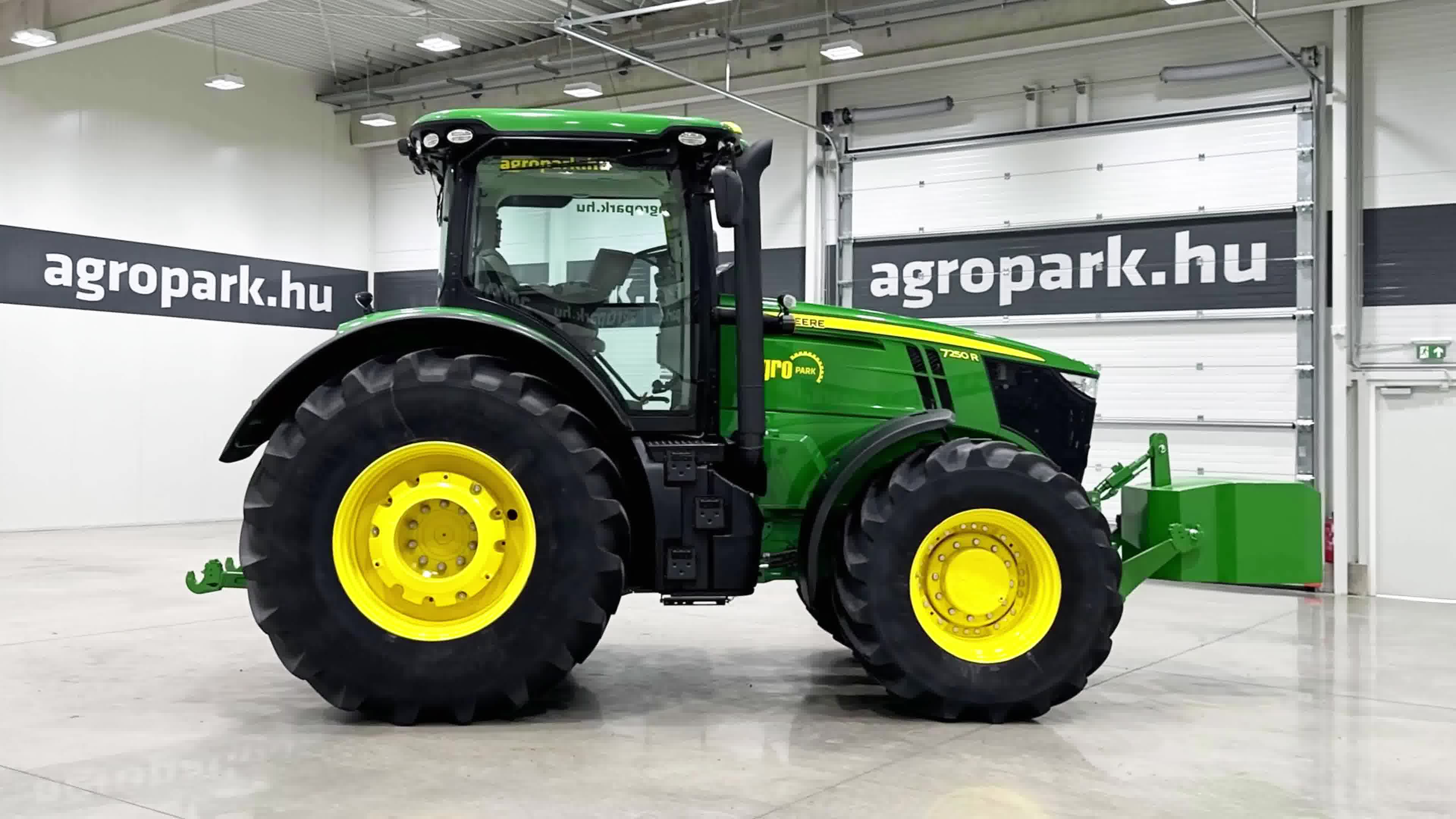 John Deere 7250R (2176 hours) - AGROPARK - Value in Agriculture